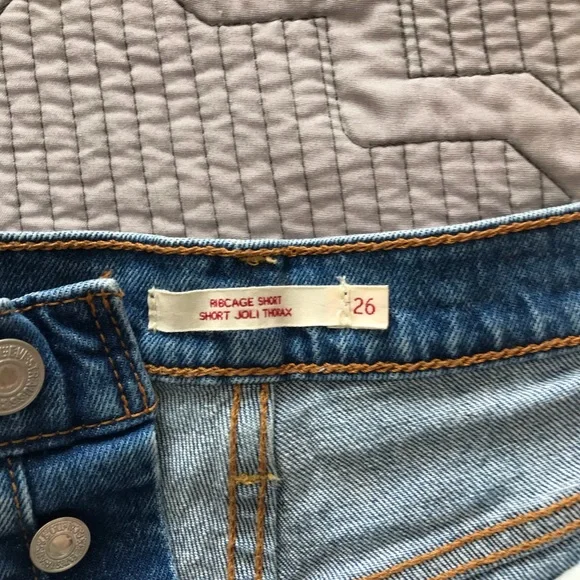 Levi’s jean shorts - Picture 3 of 3
